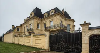 В России хотят обязать владельцев роскошного жилья покупать квартиры нуждающимся