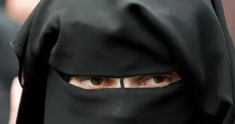 За закрытым лицом теперь пристально следят камеры и полиция в Казахстане