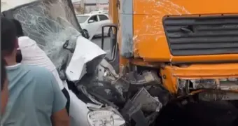 Всмятку: самосвал Shacman столкнулся с «ГАЗелью» в Актау