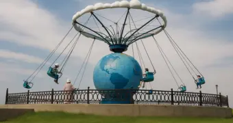 В Актау двое детей пострадали на аттракционе