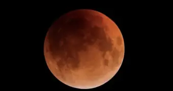 Это было красиво: жители Актау наблюдали лунное затмение (фото)