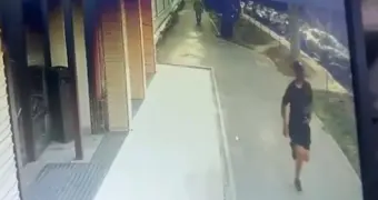 13 миллионов тенге вырвали из рук казахстанца прямо у обменного пункта (видео)