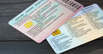 Водительские права и техпаспорта казахстанцев станут «чистыми»: МВД объяснило причины