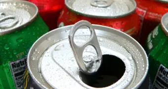 Названы два типа напитков, способных вызвать выпадение волос