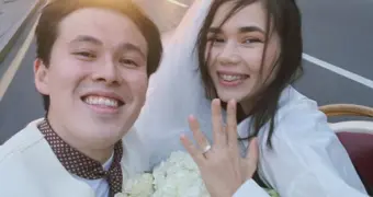 Дети известных казахстанских блогеров едва не устроили ДТП, сев за руль семейного автомобиля