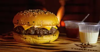 В КНДР запретили использовать слова «гамбургер», «мороженое» и «караоке»