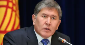 Семью бывшего президента Киргизии принудительно выселили из дома