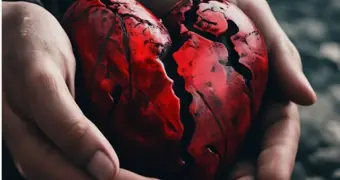 «Синдром разбитого сердца»: симптомы, причины и опасность для мужчин и женщин