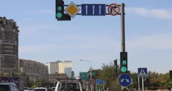 В Актау устанавливают новые светофоры