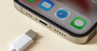 Как зарядить телефон без розетки и кабеля: простые трюки, которые реально работают