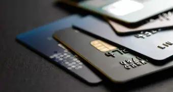 Массовые допросы: тысячи россиян попали под проверку из-за банковских карт Казахстана