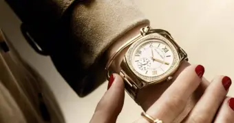 Жительница Актау едва не лишилась полумиллиона тенге после покупки золотых часов