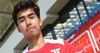 Казахстанский полузащитник подписал контракт с европейским клубом