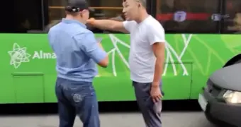 «Сабр»: прохожий предотвратил драку водителей в Алматы