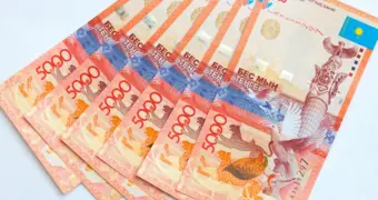 В Казахстане прекращают принимать старые 5000-ные купюры