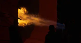 Пожар охватил жилой дом и гараж в Мангистау