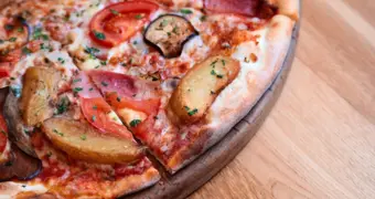 Фастфуд довёл жителя Актау до тяжелого состояния и больничной койки