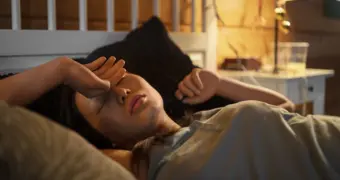 Почему мы вздрагиваем при засыпании: мнение врача