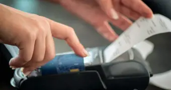 “Вам чек нужен?”. Зачем кассир говорит это покупателю