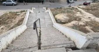 На состояние спуска в 14 микрорайоне пожаловались жители Актау