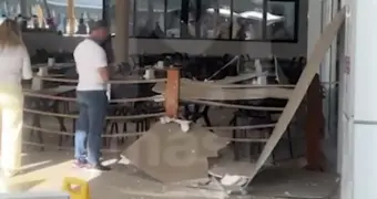 Потолок пятизвездочного отеля рухнул на гостей в Турции (видео)