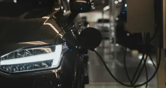 Казахстанцам напомнили об ограничении на льготный ввоз электромобилей