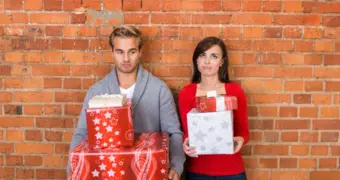 Экономист посоветовал начать покупать подарки к Новому году уже сейчас