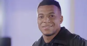 Мбаппе прилетел в Алматы на игру с "Кайратом" (видео)