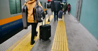 Куда бегут казахстанцы: главные страны для работы и жизни за границей