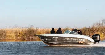 Четверо неизвестных в масках атаковали катер береговой охраны в Атырауской области