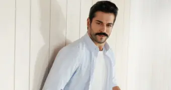 В Актау на международный кинофестиваль прибыл турецкий актёр Бурак Озчивит