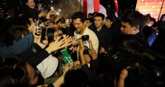 Поклонницы «штурмом» встретили Бурака Озчивита на открытии кинофестиваля в Актау