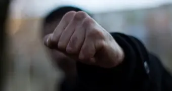 Скандал в пьяной квартире обернулся тюрьмой: казахстанец избил полицейского