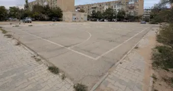 Вместо футбола – стройка? Жители Актау встревожены демонтажом площадки