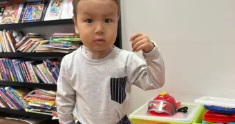 Грозит ампутация: родители просят помощи у жителей Актау для своего 3-летнего сына