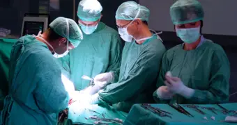 Российский боец потряс врачей, принеся им свою оторванную руку