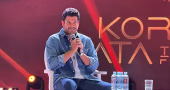 Слезы счастья и «тусау кесу»: турецкий актер Бурак Озчивит встретился с фанатами в Актау