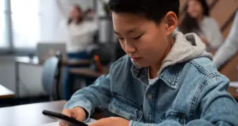 Полиция Актау предупреждает: лжеучителя выманивают у детей банковские данные