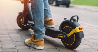 Как Алматы планирует упорядочить использование электросамокатов на тротуарах