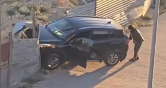 В Актау автомобиль врезался в металлический забор