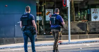 Мужчина расстрелял прохожих из собственной квартиры, пострадали 16 человек