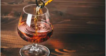 Подорожание алкоголя в России: от законных продаж к черному рынку