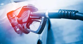 Бензин разбавляют водой и растворителями: чем на самом деле заправляют автомобили казахстанцев