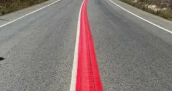 Новая разметка на дорогах Казахстана: почему появилась красная сплошная и что за нее грозит