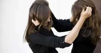 Школьницы подрались в Мунайлинском районе: их снимали на камеру