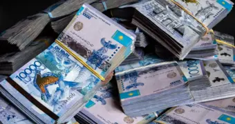 Опасные кредиты: почему казахстанцам сейчас лучше держать деньги при себе