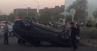 В Жанаозене перевернулся кроссовер: пострадала женщина