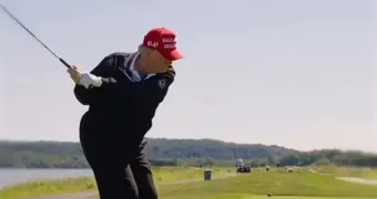 Трамп сыграл в гольф под песню Скриптонита: внучка президента показала видео