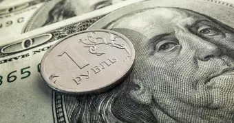 Рубль на грани: доллар может взлететь до 90 рублей к январю