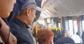 На переполненные автобусы жалуются жители пригорода Актау